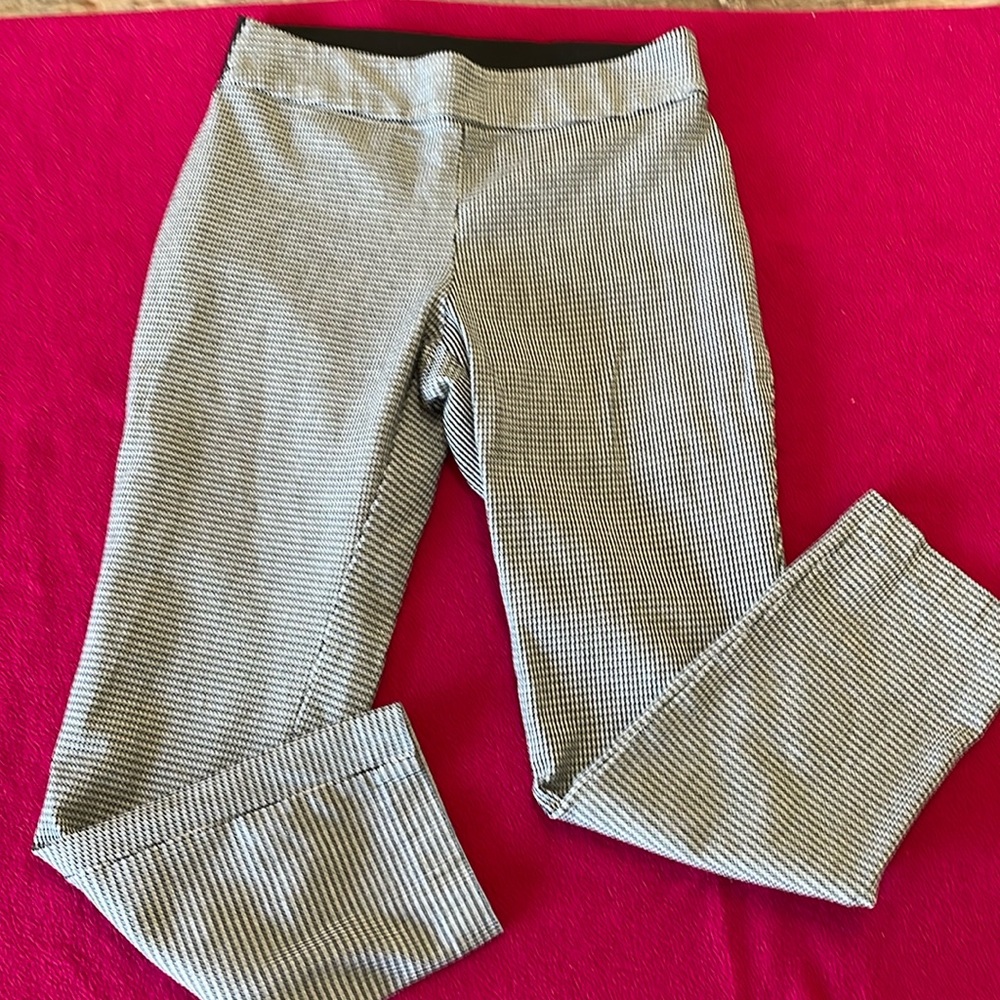 A new day black & white pattern casual pants sz 4
